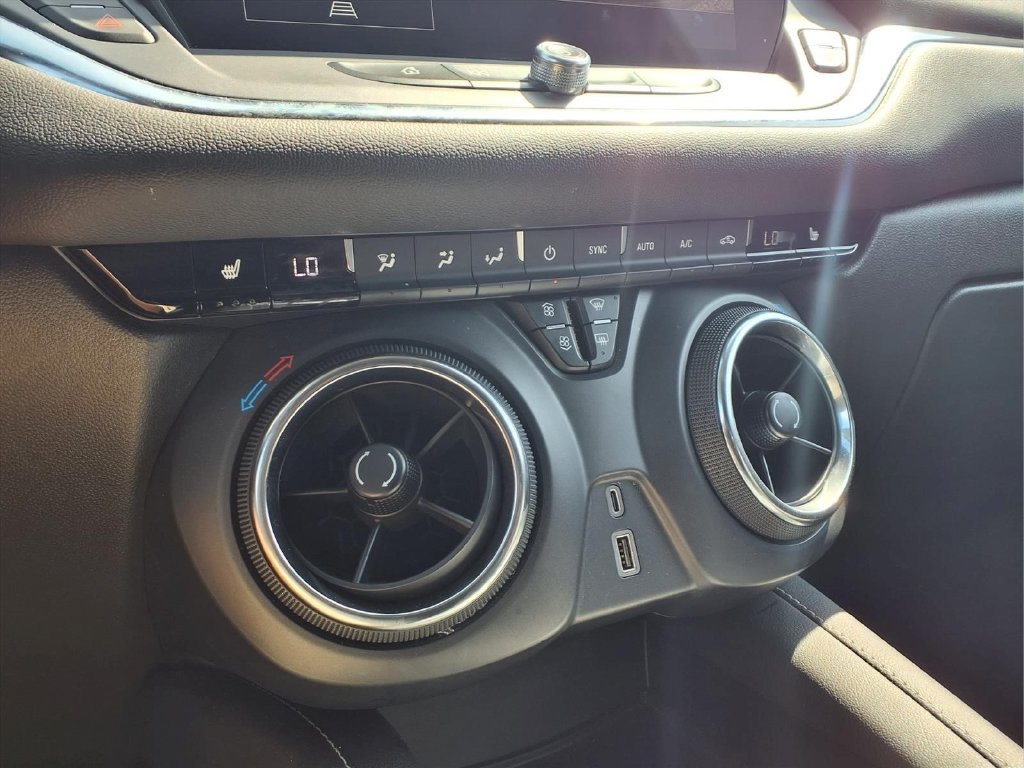 Used 2025 Chevrolet Blazer LT FWD image 12