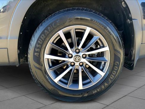 Used 2019 Toyota Highlander XLE image 8