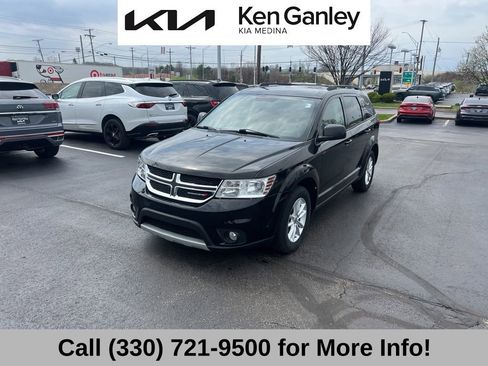 Used 2017 Dodge Journey SXT w/ Comfort/Convenience Group image 2