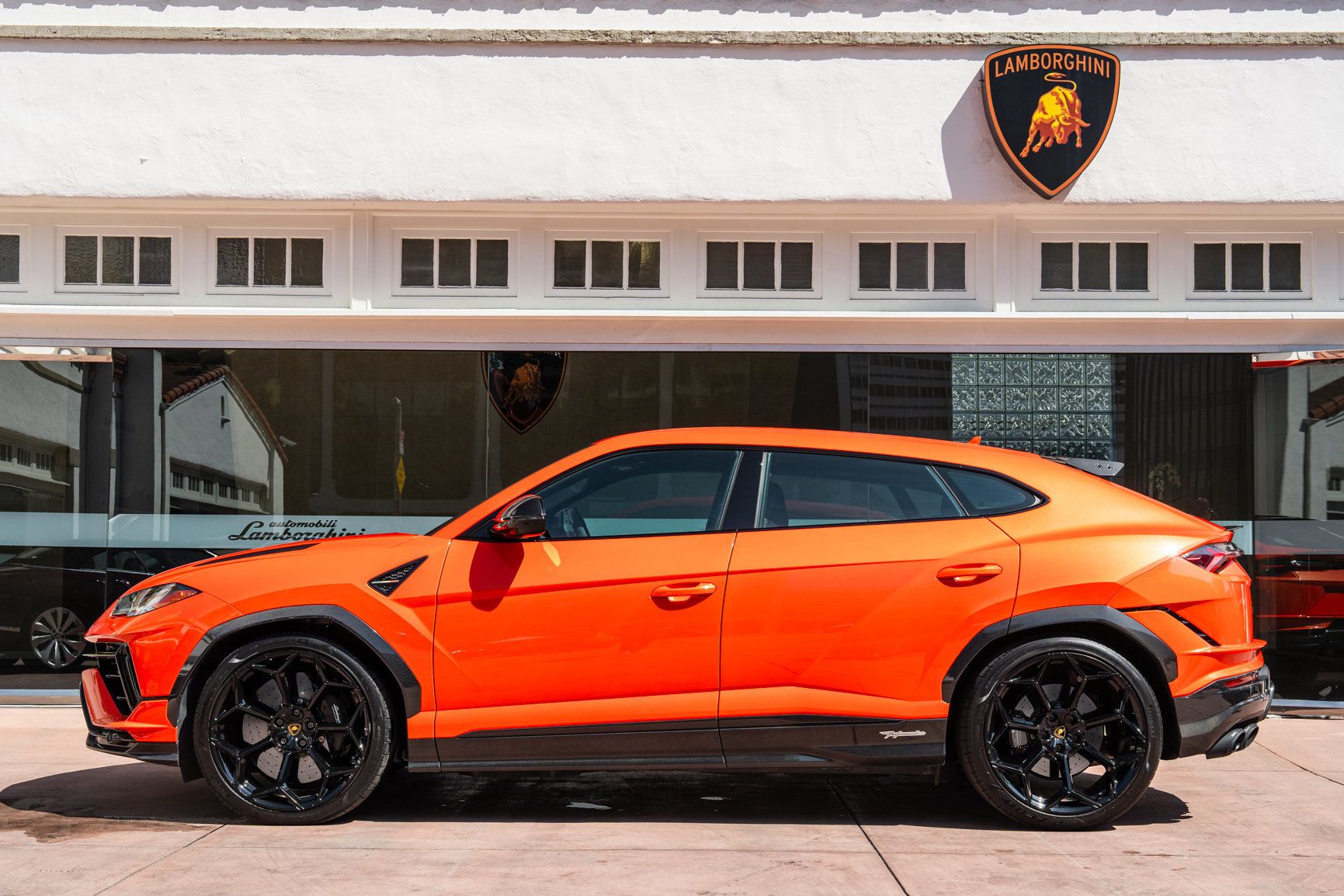 Used 2024 Lamborghini Urus Performante AWD/4WD image 2