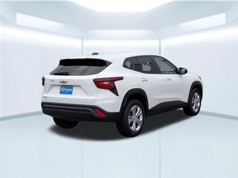 Used 2025 Chevrolet Trax LS FWD image 6