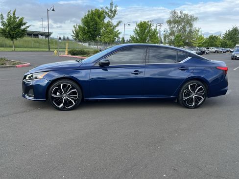 Used 2023 Nissan Altima 2.5 SR FWD image 2