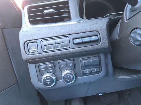 Used 2022 GMC Yukon Denali w/ Denali Premium Package image 9