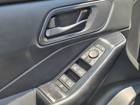 Used 2025 Nissan Rogue S FWD image 20