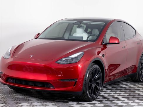 Used 2024 Tesla Model Y Long Range image 2