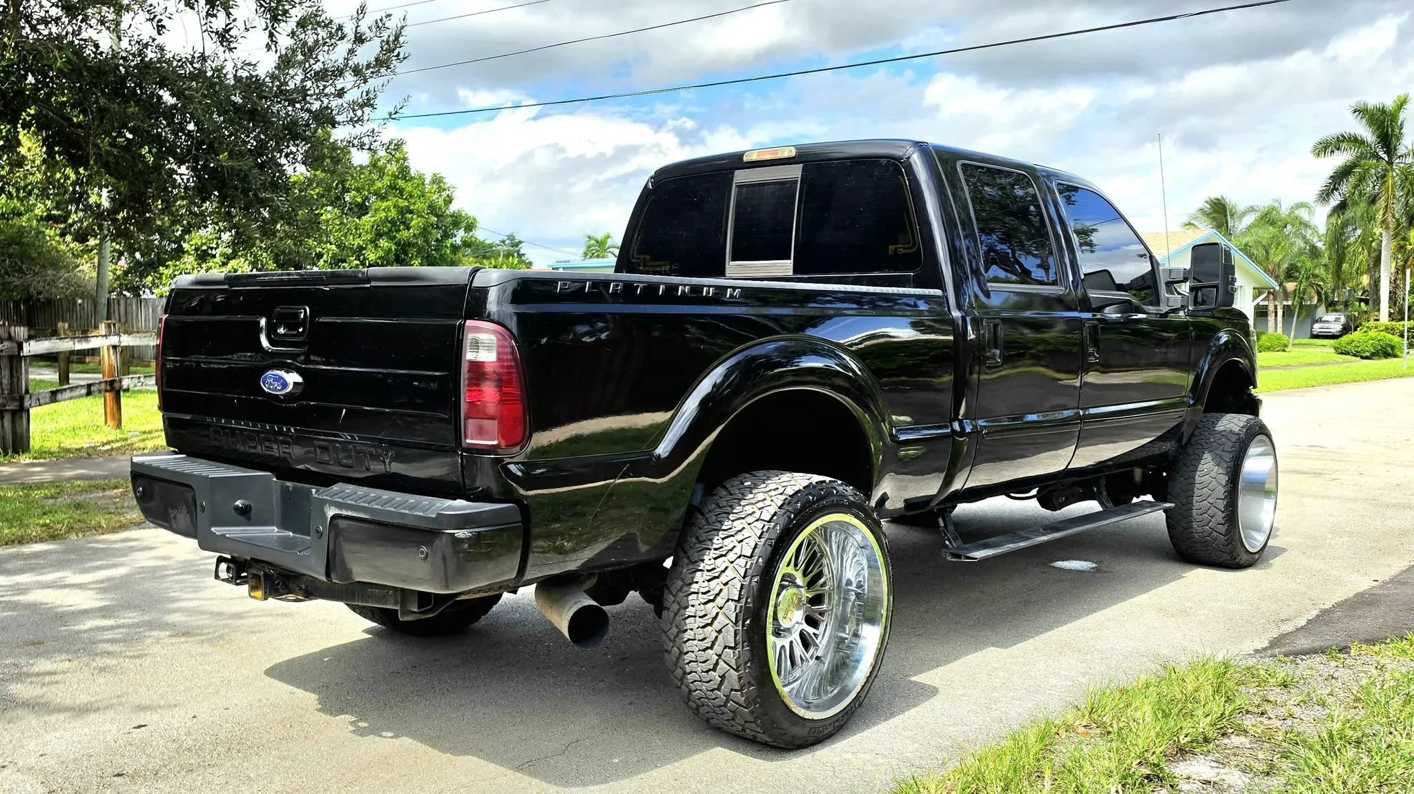 Used 2015 Ford F250 Platinum w/ FX4 Off-Road Package AWD/4WD image 13