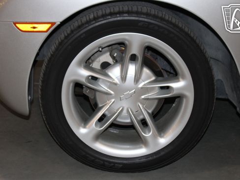 Used 2004 Chevrolet SSR w/ Preferred Equipment Group RWD image 31