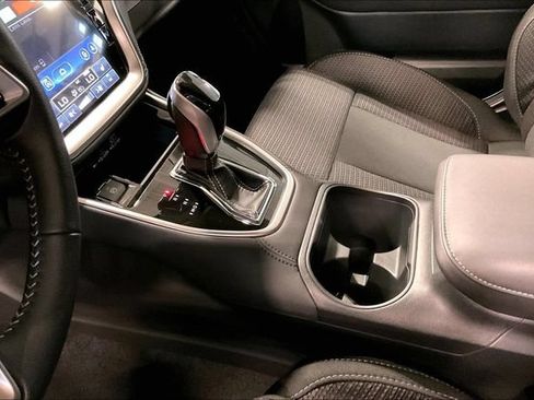 Used 2025 Subaru Outback Premium AWD/4WD image 17