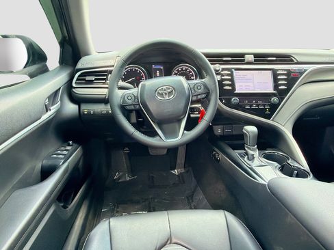 Used 2018 Toyota Camry L image 16