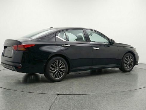 Used 2025 Nissan Altima 2.5 SV image 9