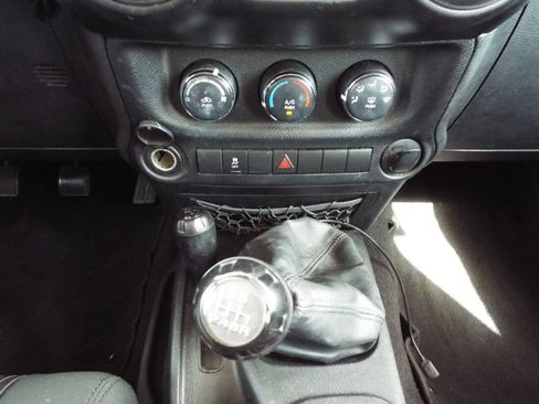Used 2012 Jeep Wrangler Unlimited Sport AWD/4WD image 15