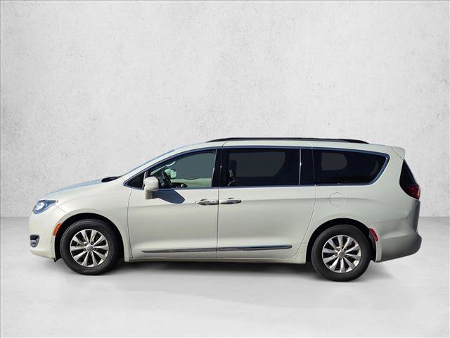 Used 2017 Chrysler Pacifica Touring-L FWD image 9