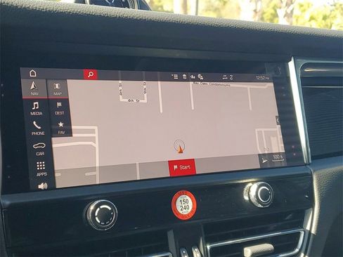 Certified 2025 Porsche Macan Base image 31