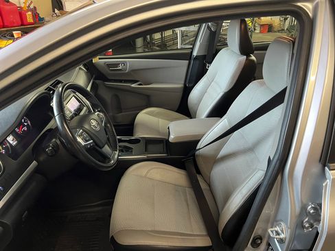 Used 2017 Toyota Camry SE FWD image 9