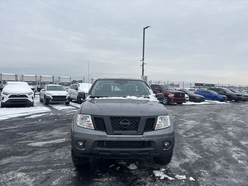 Used 2020 Nissan Frontier SV w/ Midnight Edition Floor Mats image 8