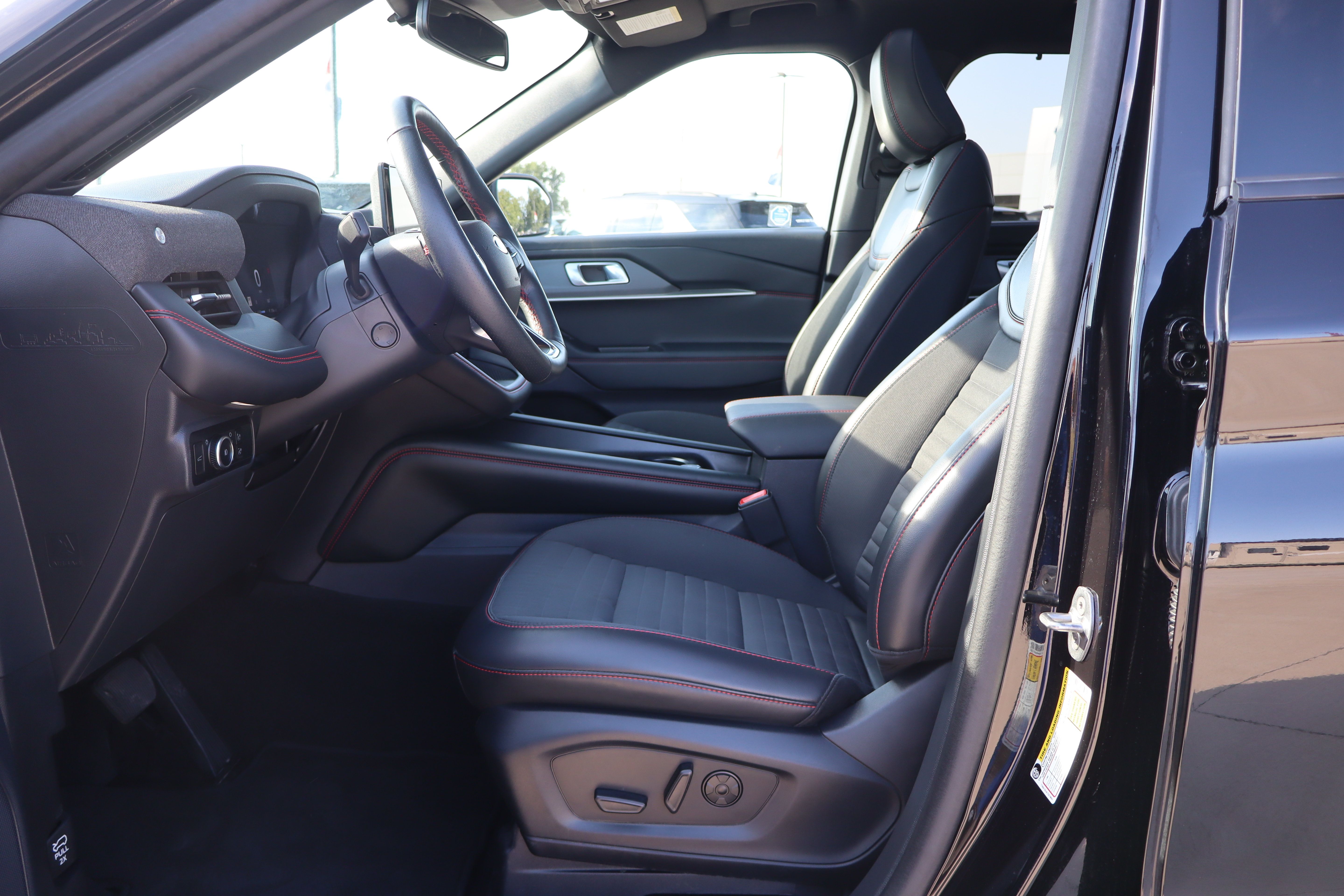 Used 2025 Ford Explorer ST-Line w/ Premium Package AWD/4WD image 9
