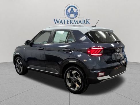 Used 2025 Hyundai Venue Limited FWD image 3