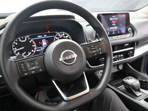 Used 2023 Nissan Rogue SV image 14