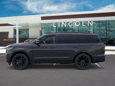 New 2026 Lincoln Navigator Reserve w/ Jet Appearance Package AWD/4WD image 3