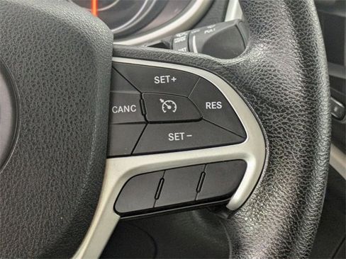 Used 2016 Jeep Cherokee Sport image 18