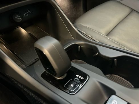 Used 2026 Volvo XC40 B5 Core w/ Climate Package image 19