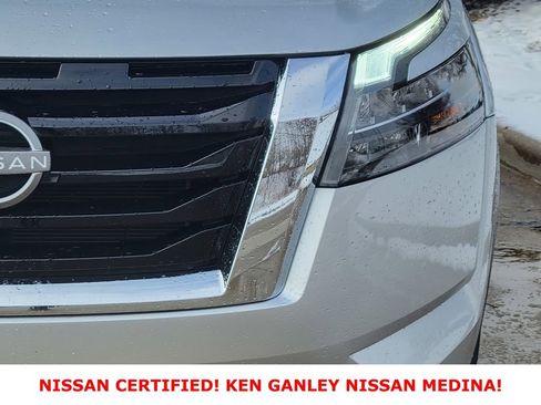 Certified 2025 Nissan Pathfinder SV image 10