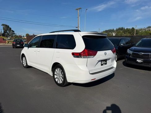 Used 2011 Toyota Sienna XLE AWD/4WD image 8