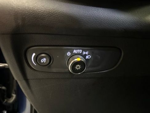 Used 2022 Buick Envision Preferred FWD image 23