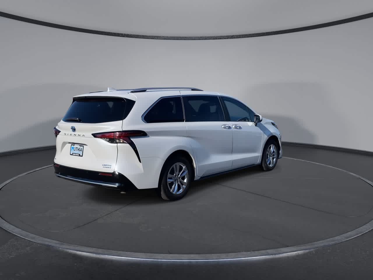Certified 2024 Toyota Sienna Limited AWD/4WD image 9