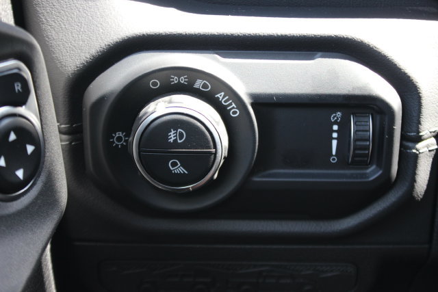 Used 2024 Jeep Gladiator Sport w/ Premium Package AWD/4WD image 19