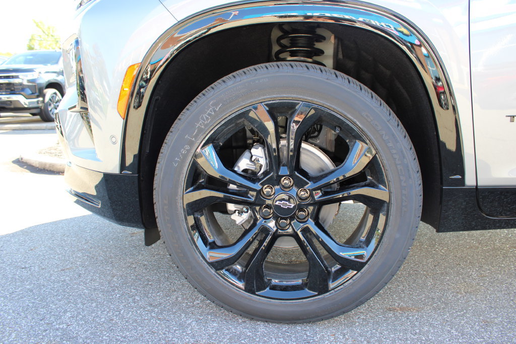 New 2027 Chevrolet Traverse RS w/ LPO, Floor Liner Package AWD/4WD image 33