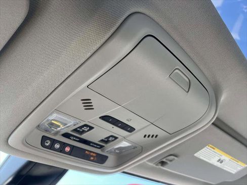 Used 2022 GMC Acadia SLT image 34