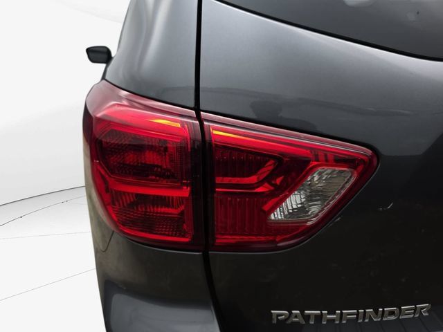 Used 2018 Nissan Pathfinder Platinum FWD image 32