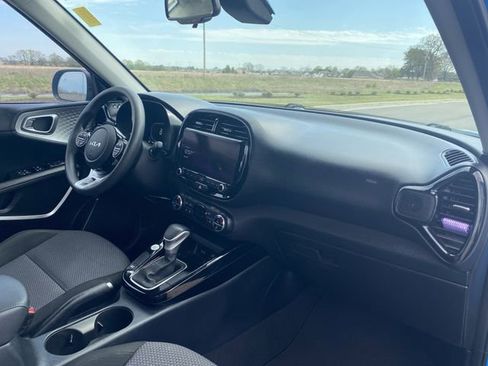 Used 2023 Kia Soul S image 17