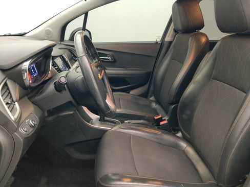 Used 2019 Chevrolet Trax LT w/ LT Convenience Package FWD image 17