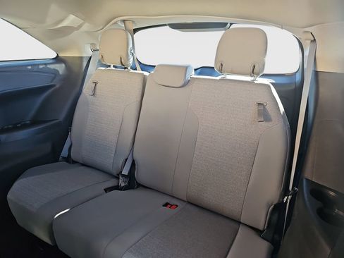 Certified 2025 Toyota Sienna LE image 9