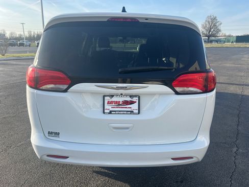 Used 2021 Chrysler Voyager LX FWD image 7