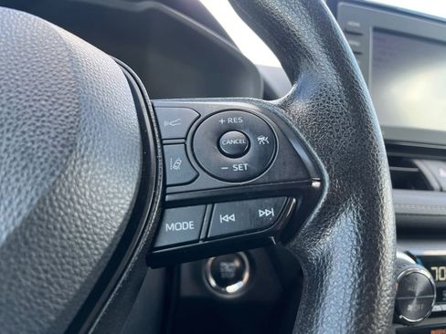 Used 2022 Toyota RAV4 XLE image 12