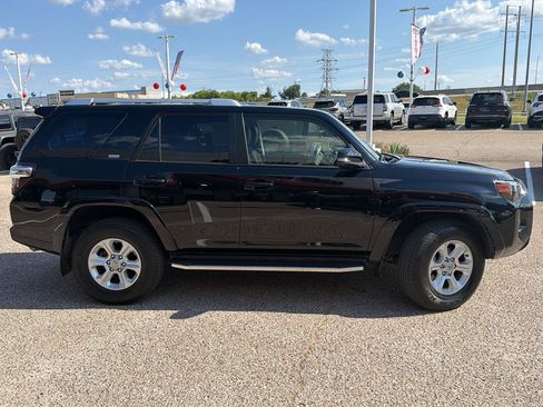 Used 2017 Toyota 4Runner SR5 Premium RWD image 2
