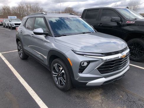 Used 2024 Chevrolet TrailBlazer LT w/ Convenience Package image 3
