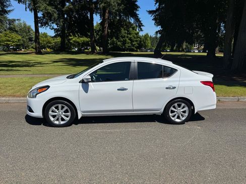 Used 2015 Nissan Versa w/ SL Tech Package FWD image 2