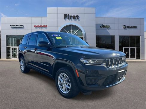 Used 2024 Jeep Grand Cherokee Laredo X image 1