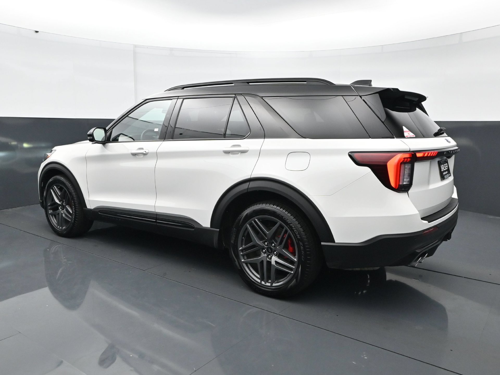 Used 2025 Ford Explorer ST w/ Sun And Sound Package AWD/4WD image 4