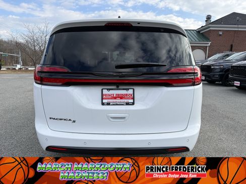 New 2026 Chrysler Pacifica Select image 4