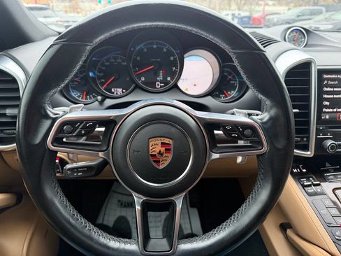 Used 2018 Porsche Cayenne Platinum Edition image 16