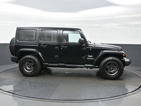 Used 2014 Jeep Wrangler Unlimited Sahara w/ Connectivity Group AWD/4WD image 10