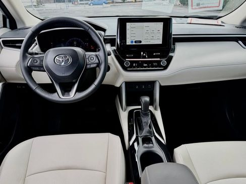 Certified 2024 Toyota Corolla Cross XLE FWD image 33