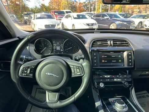 Used 2018 Jaguar XE Premium image 13
