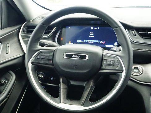 Certified 2023 Jeep Grand Cherokee Limited w/ Black Appearance Package image 21