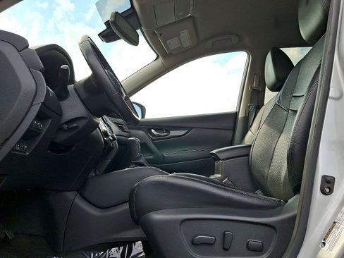 Used 2019 Nissan Rogue SL AWD/4WD image 11